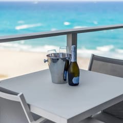 2BR Tranquil Luxury by the Sea. Chic apt at Amrit