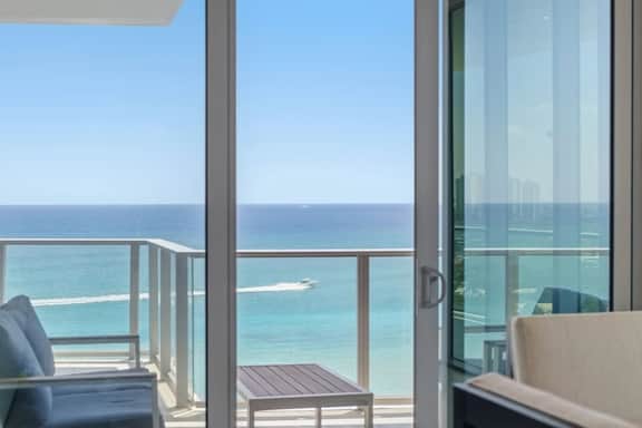 Front Row to the Sea, Luxury 2BR Residence @ Amrit - Image 4